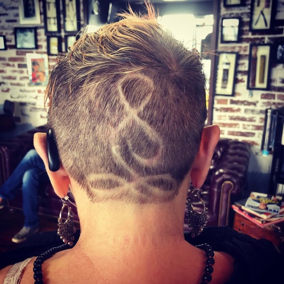 Meet your Posher, Karen - Picture 2 of 2